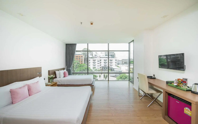Seven Zea Chic Hotel