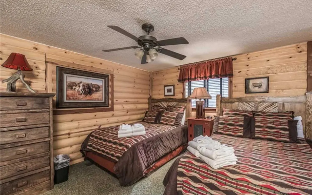 Buffalo Lodge - Seven Bedroom Cabin with Hot Tub
