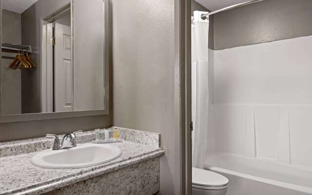 Days Inn by Wyndham Lakewood South Tacoma