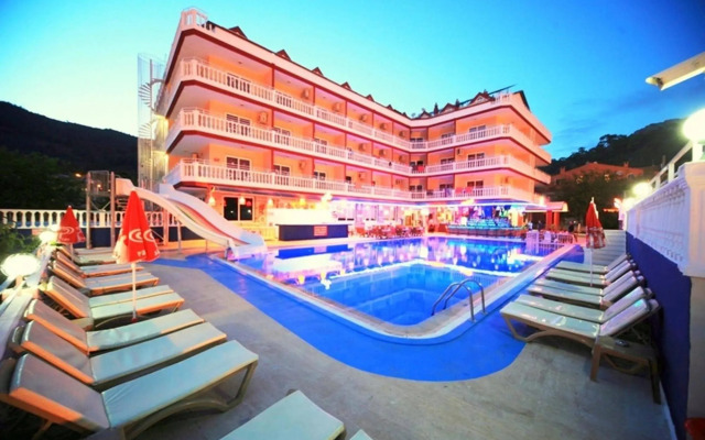 Mustis Royal Plaza Hotel