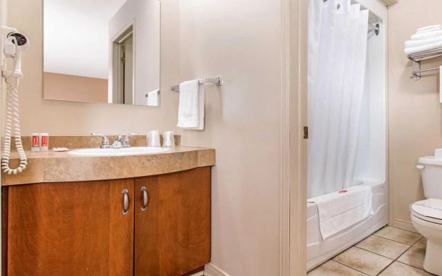 Econo Lodge St. Apollinaire