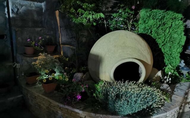 Art Garden Hostel and Tours