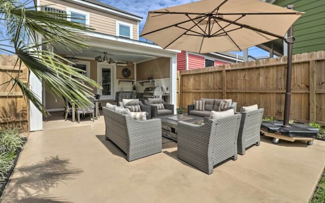 Walk to Beach: Home in Galveston!