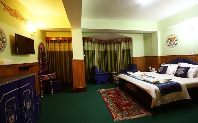 OYO 6932 Hotel Snow Lion