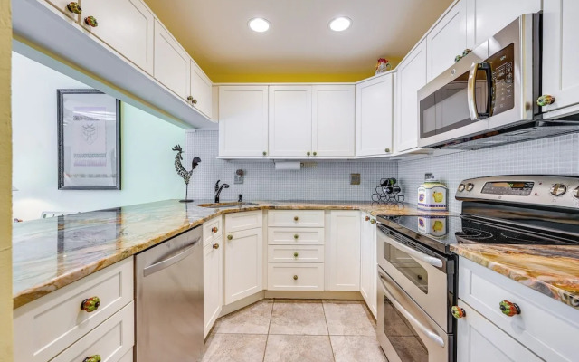 Lovely Naples Vacation Rental w/ Shared Pools!