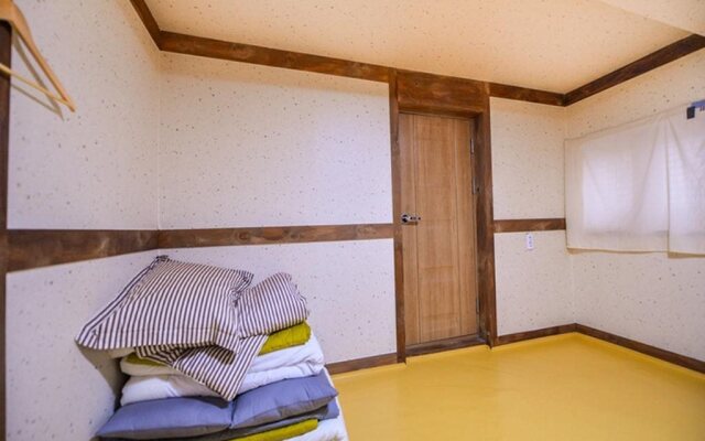Jeonju Golmokgil Guesthouse
