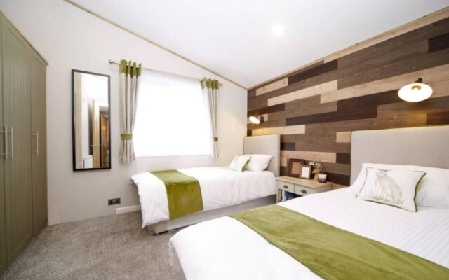 Luxury 2 Bedroom Lodge on Hoburne Devon Bay
