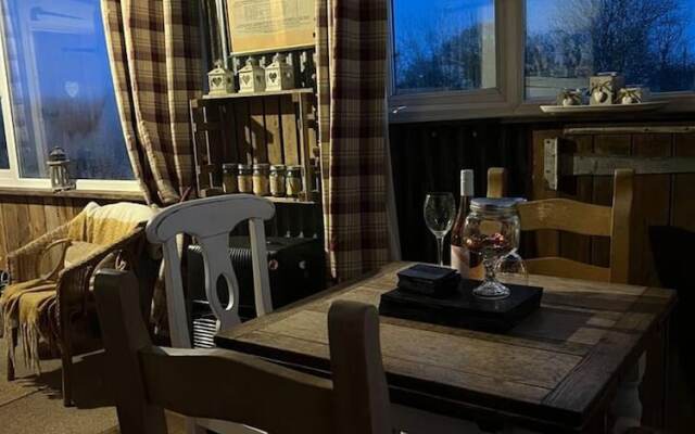 Bridie Rose - hot tub Extra Charge Exotic Animals