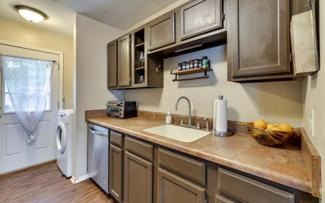 Cozy Fayetteville Vacation Rental Near Campus!