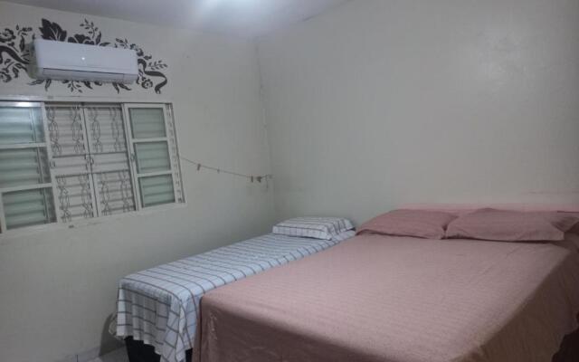 casa a 5 minutos do aeroporto e Univida