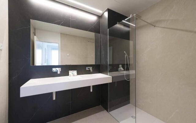 Espectacular bajo con jardín en 1ª línea de playa