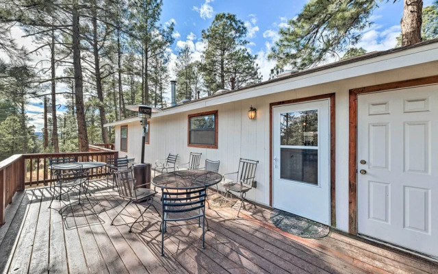 Spacious Ruidoso Cabin < 3 Mi to Downtown!