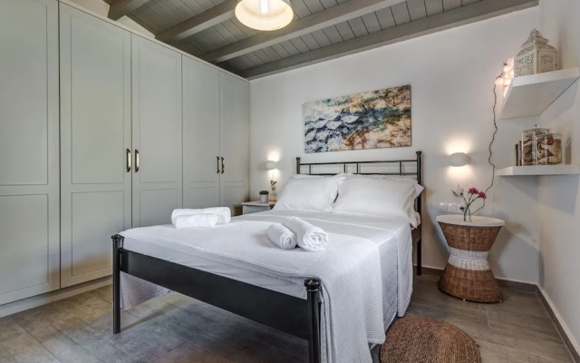 Barbati Luxury House by Cofuescapes