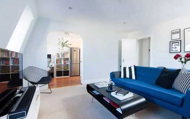 1 Bedroom Apartment In Vibrant Putney