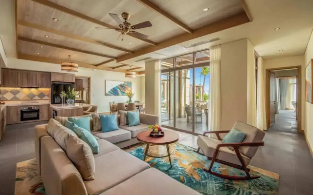 Luxe 5BR Villa: Beachfront Breakfast Pool