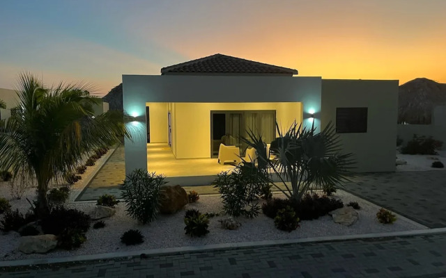 Villa Paradise with pool at mambo beach