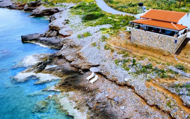 Tholos Alexandra's Beachfront House