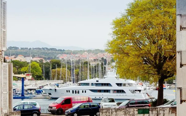 Guest House Arsenal Accommodation