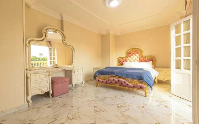 Queen of Pyramids Hotel