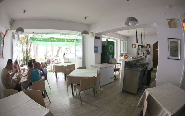 Apartment and Rooms Pansion Duba