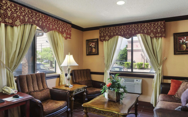 Super 8 by Wyndham Taylor/Detroit Area