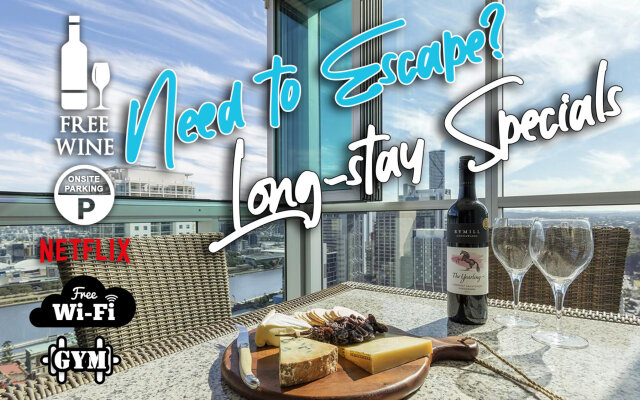 2BR Epic Views CBD 2 Cars Pool Wine Gym Netflix