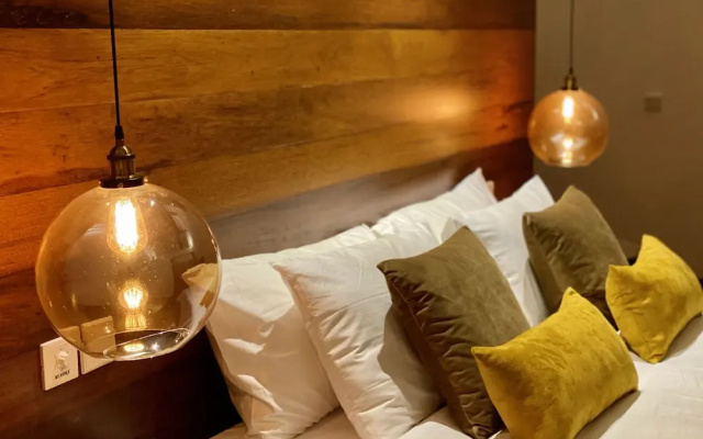Luxury Private Loft, 2 BR, Canggu With Staff