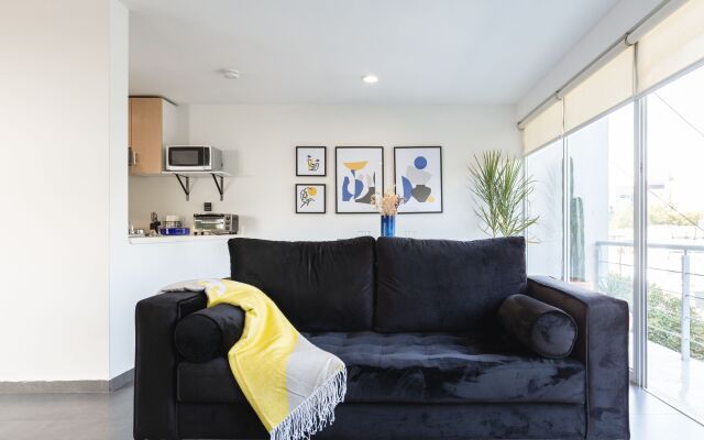 Bright 2BR Condesa Apartment With Balcony