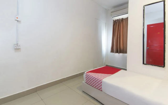 OYO 304 Zero Hour Hotel