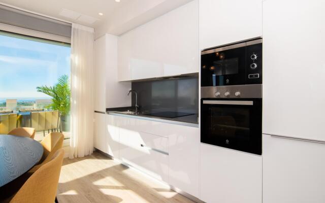 LM352B- Spacious family penthouse with sea view