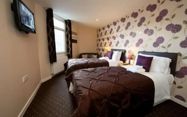 Number 44 Hotel & Bar