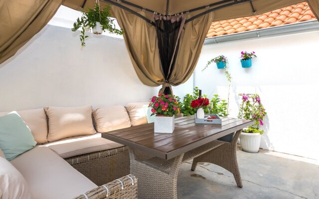 2 Bed House With Sea View in Šibenik!