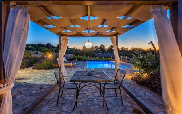 Beautiful villa Big Hobbit 2