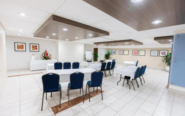 Holiday Inn Express Waikiki