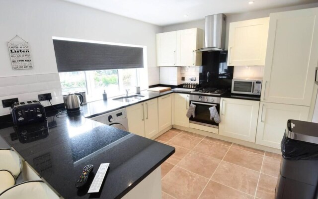Luxury 3-bed Apartment in Bournemouth Nr Beach