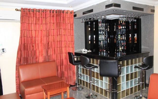 Tyndale Residence Ltd