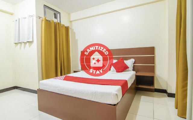 OYO 578 Red Velvet Suites Vaccinated Staff