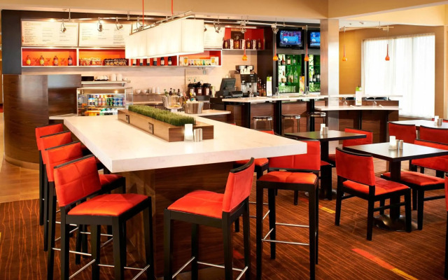Courtyard by Marriott Toledo Airport Holland