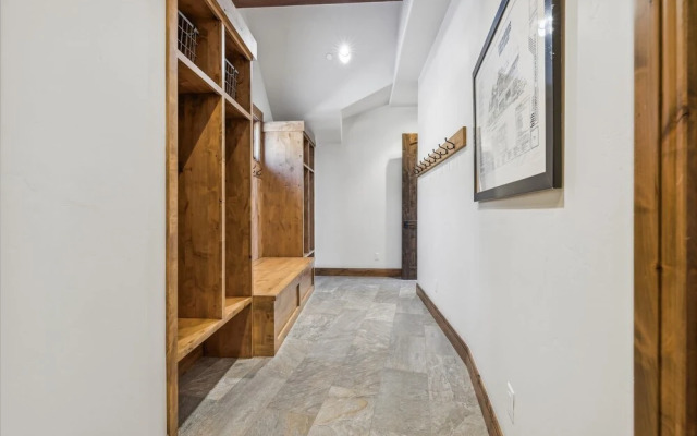 Northwoods 5 Bedroom Home by RedAwning