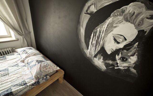 Art - Hostel near Kazan Cathedral