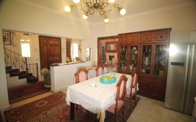 Private Villa AKOBARA, 2km from city center