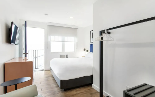 Grove Hotel