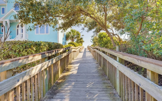 Lovely Emerald Isle Home, Walk to Beach!