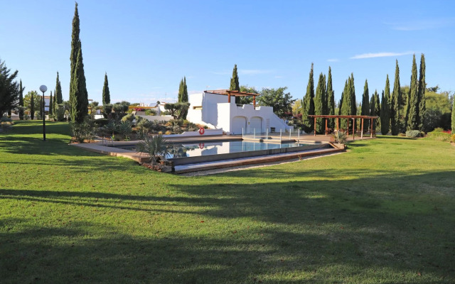 Country Club By Garvetur