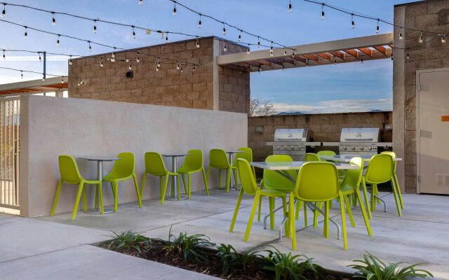 Home2 Suites By Hilton Redding