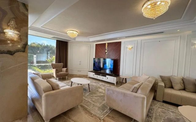 Beverly hills standalone villa with pool