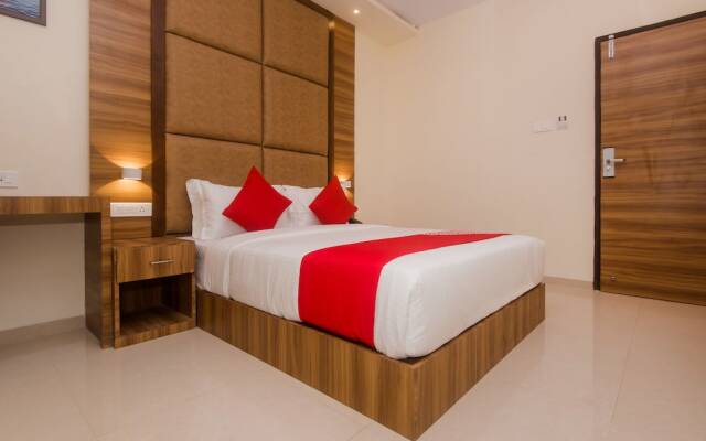 OYO 22120 Hotel Universal Garden