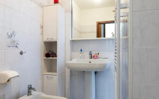 Pisani 4 in Monza With 1 Bathrooms