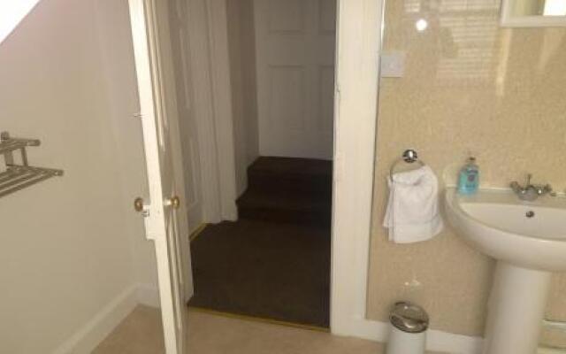 16A Low Street