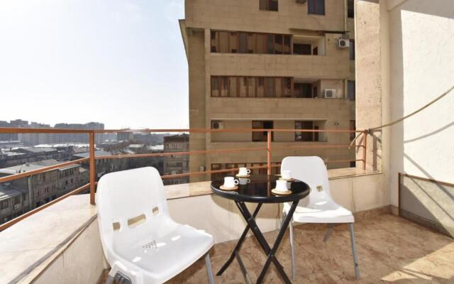 Mashtoc33 New apartment Yerevan center